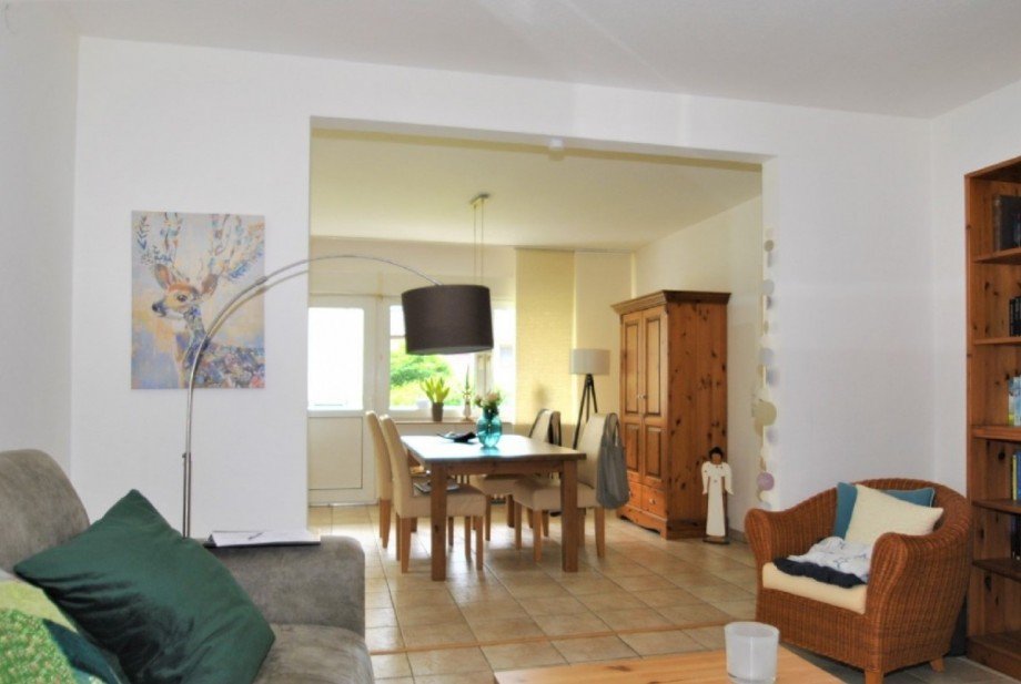 Blick zum Essbereich und Balkon Erdgeschosswohnung Hattingen
